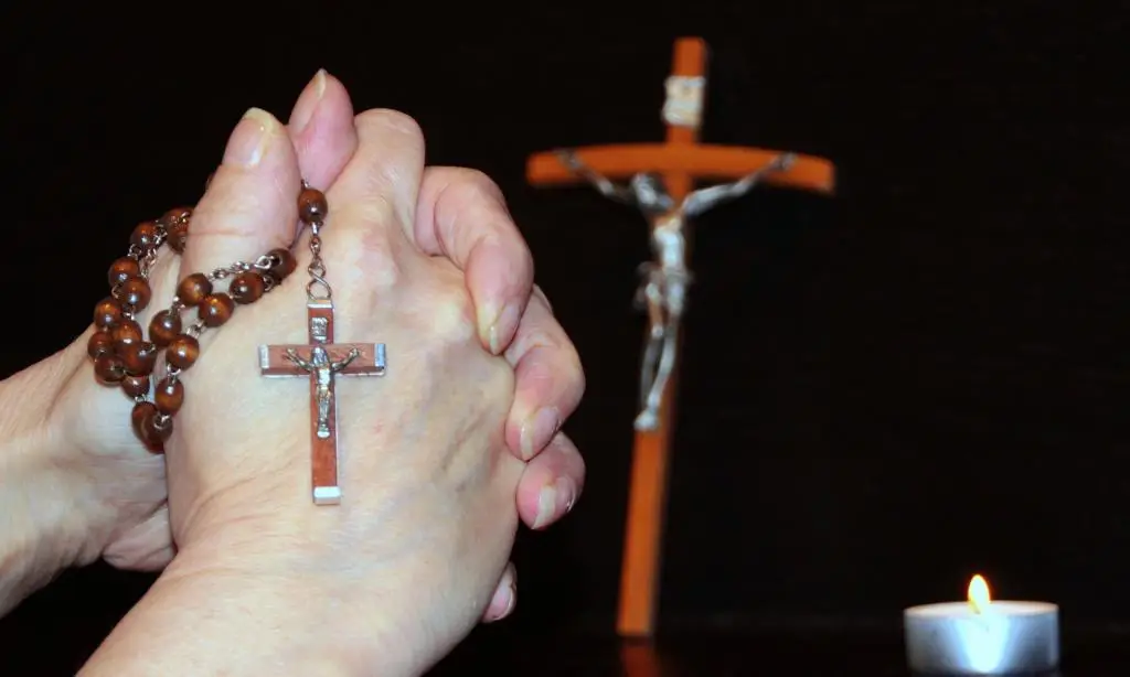 How to Pray the Rosary image